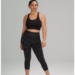 Lululemon"Wunder Under Camo Cropped-Size 6 -Good Condition